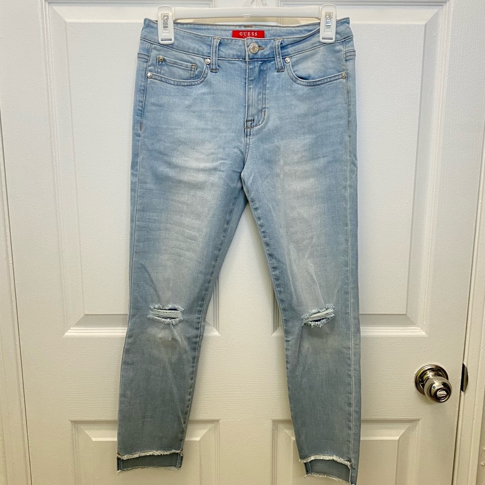 NWOT Guess Light Blue Mid Rise Cropped Ripped Skinny Jeans